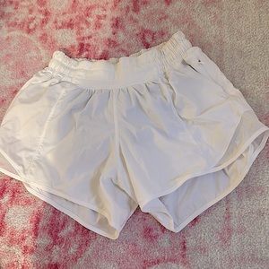 lululemon hotty hots size 2 low rise 4” inch, worn a few times in good condition